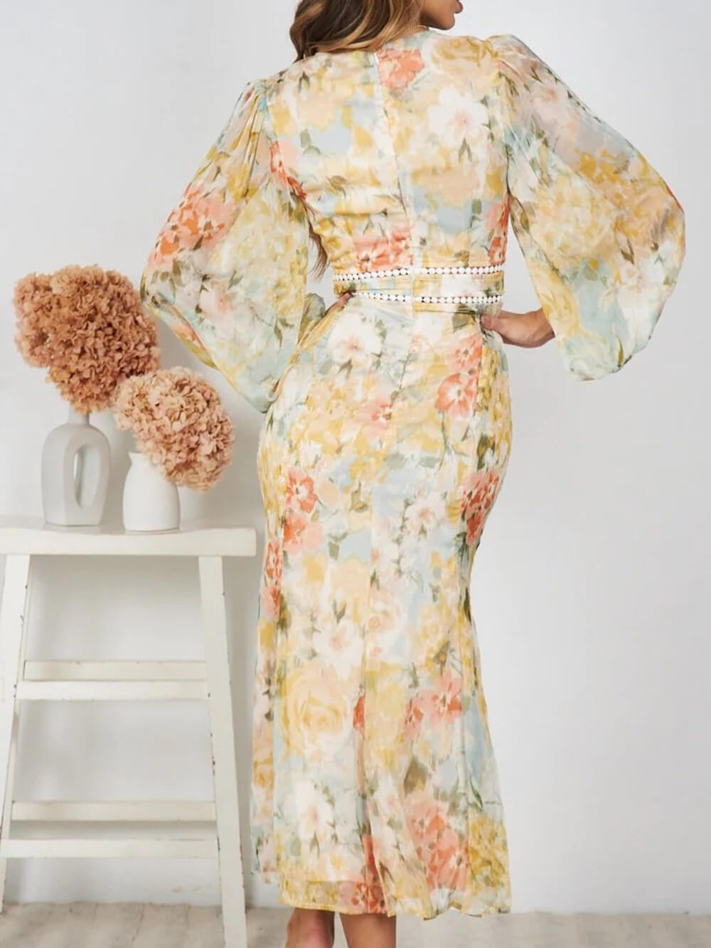 Fleur - Delicate Floral Print Midi Dress - Viaroi