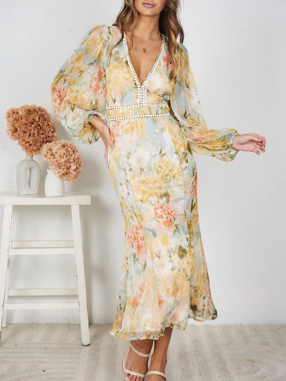 Fleur - Delicate Floral Print Midi Dress - Viaroi